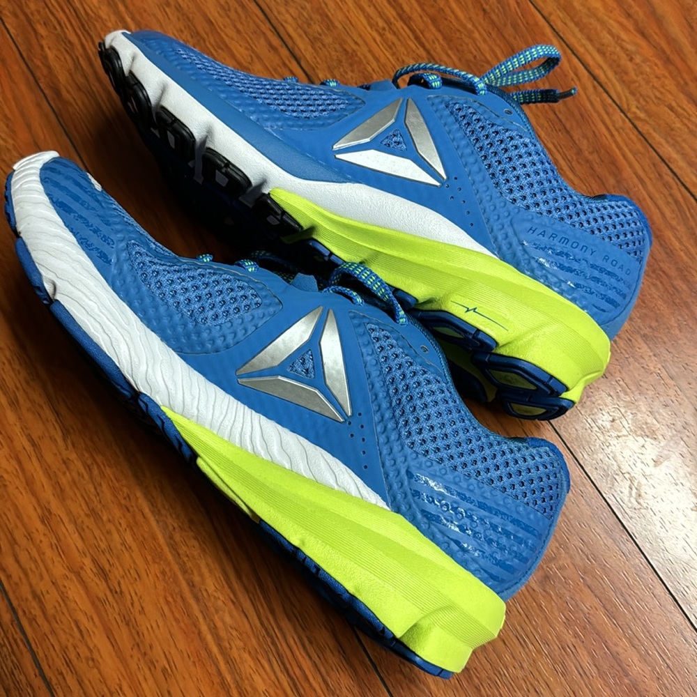 NEW—Womens Reebok Running Shoes - Picture 3 of 6